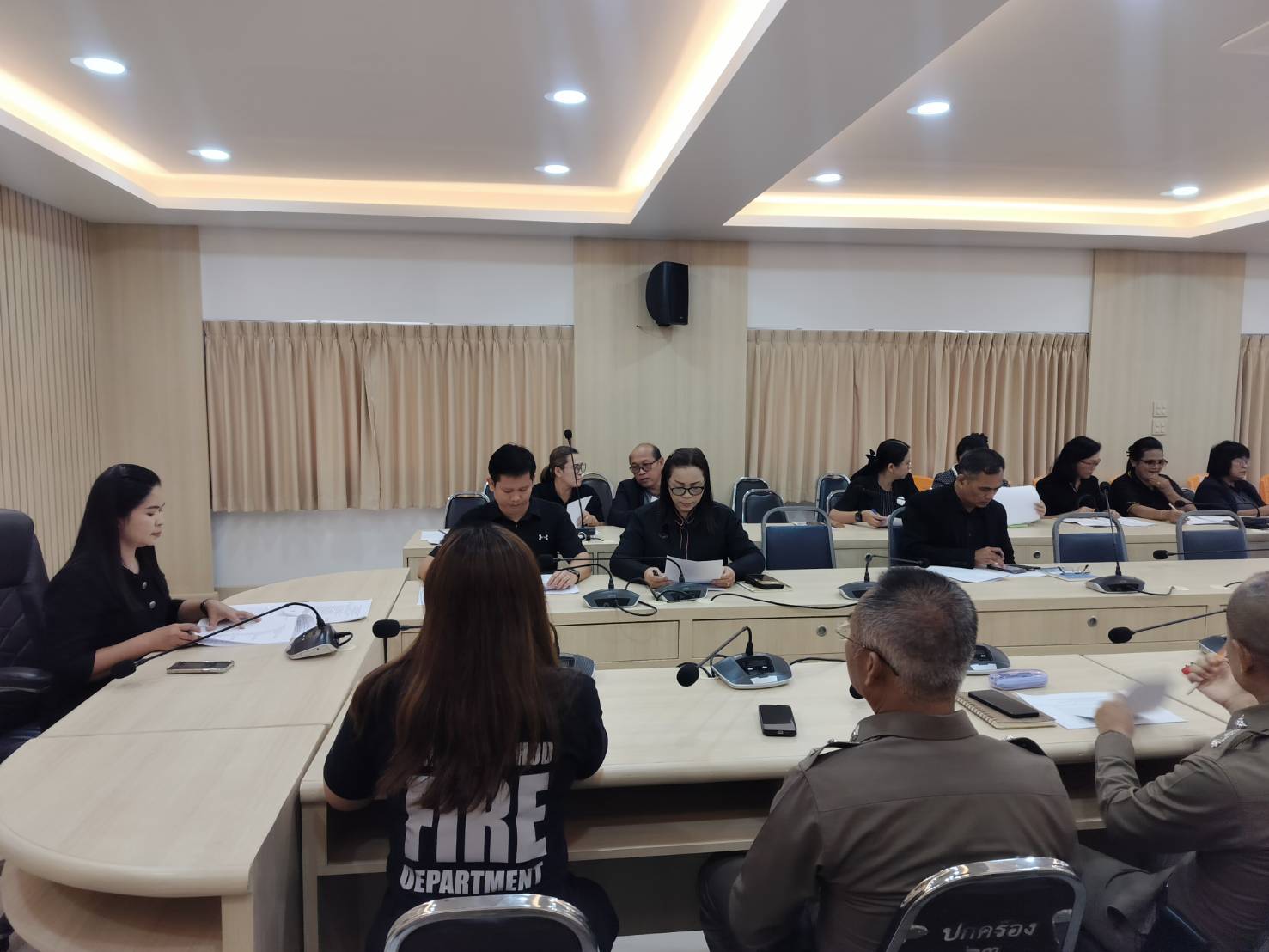 พช.ด่านขุนทด ร่วมประชุมการดำเนินงานอำนวยความสะดวกแก่ประชาชนในการเดินทางมาเข้าเฝ้าฯ กราบถวายบังคมพระบรมศพ สมเด็จพระนางเจ้าสิริกิติ์ พระบรมราชินีนาถ พระบรมราชชนนีพันปีหลวง